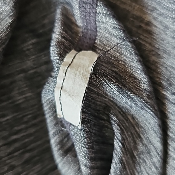 Running Room Fitwear Activewear Shortsleeve Top With Back Zipper Pocket Medium - Picture 7 of 14